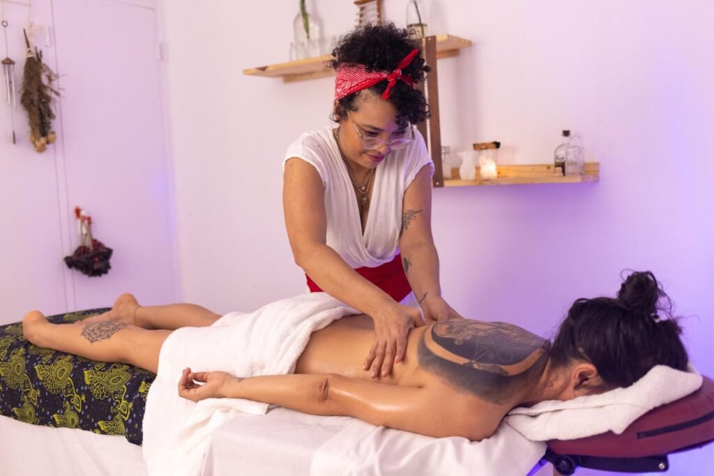 Valentina durante una sesión de masaje