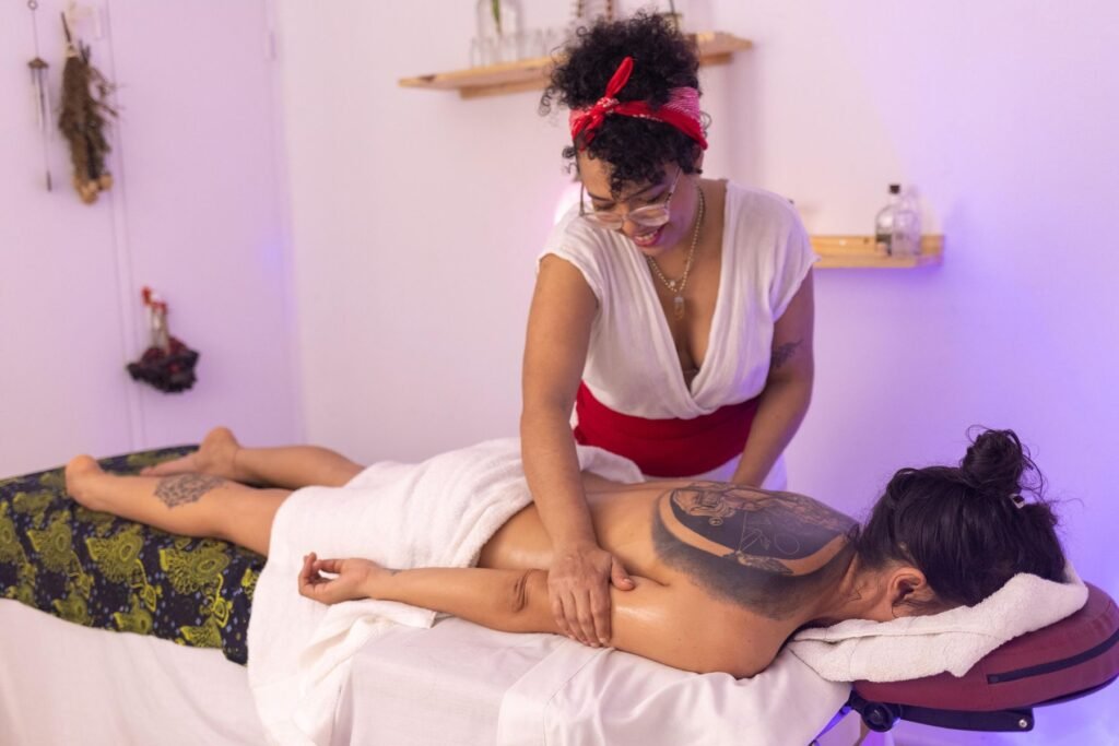 Valentina durante una sesión de masaje